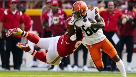 Cleveland Browns Wide Receiver Jarvis Landry Suffered Sprained MCL vs. Houston Texans