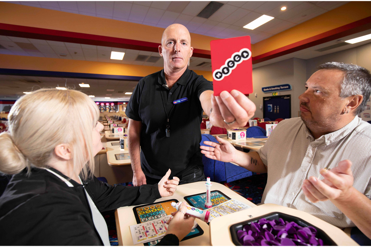 MECCA BINGO BRINGS CONTROVERSIAL V.A.R TECHNOLOGY TO BINGO  WITH HELP FROM MIKE DEAN – DESPITE ONGOING V.A.R MEDIA STORM