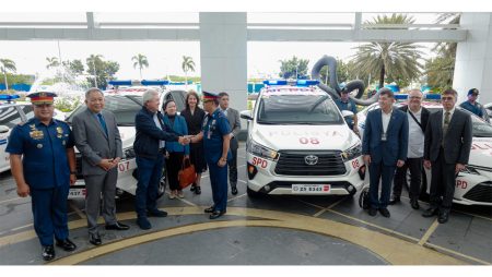 PNP GETS 8 PATROL CARS FROM PAGCOR LICENSEE